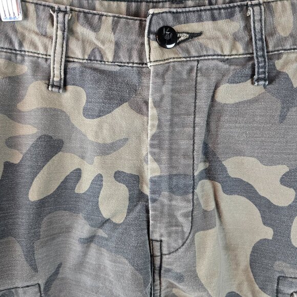 Levis Cargo Shorts Mens 30 Green Camo Cotton Utility Pockets Outdoor Ripstop - Picture 2 of 11